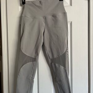 Alo Leggings Capri Size XS Light Gray